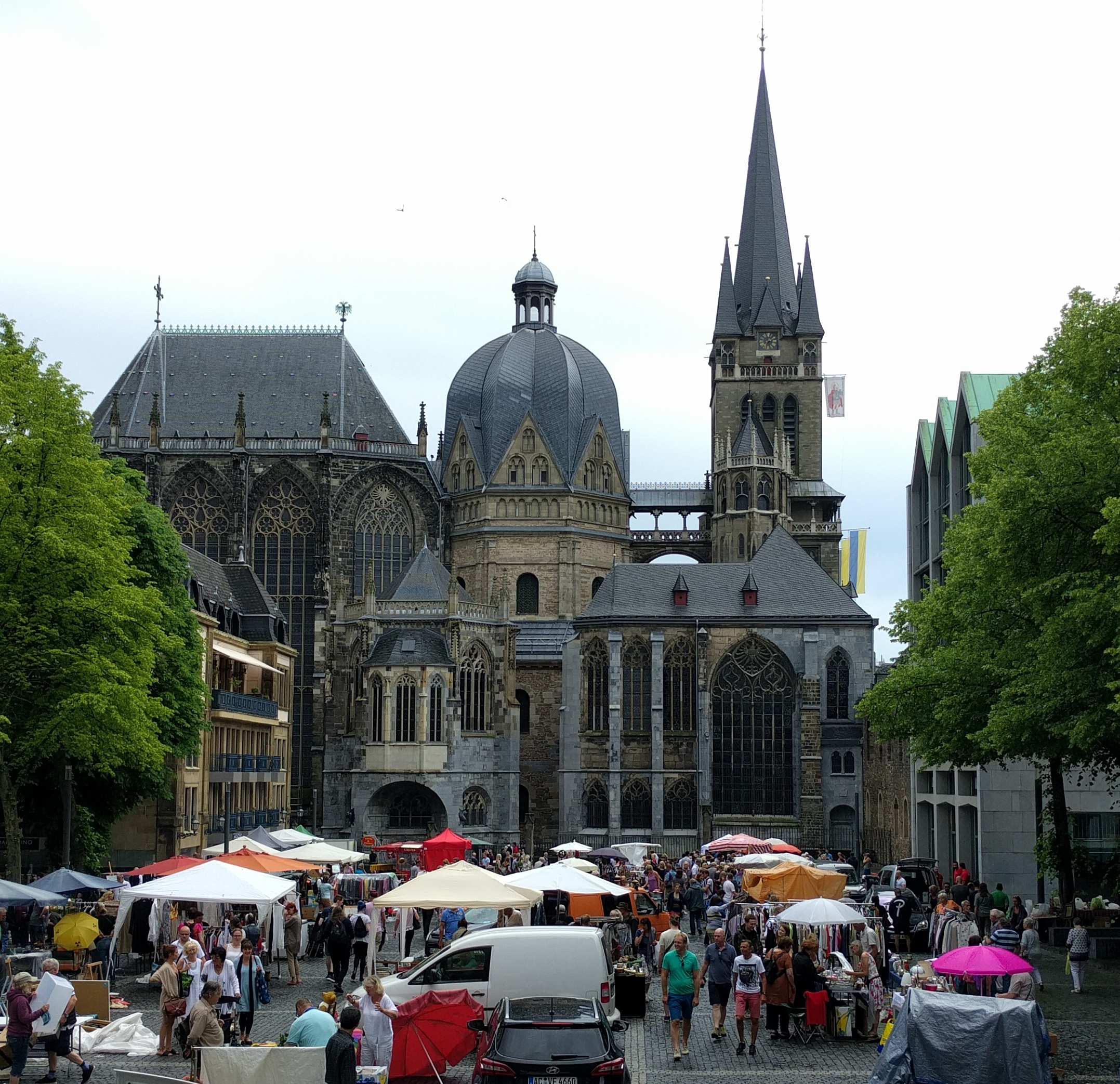 Altstad-Flohmarkt auf dem Aachener Katschof