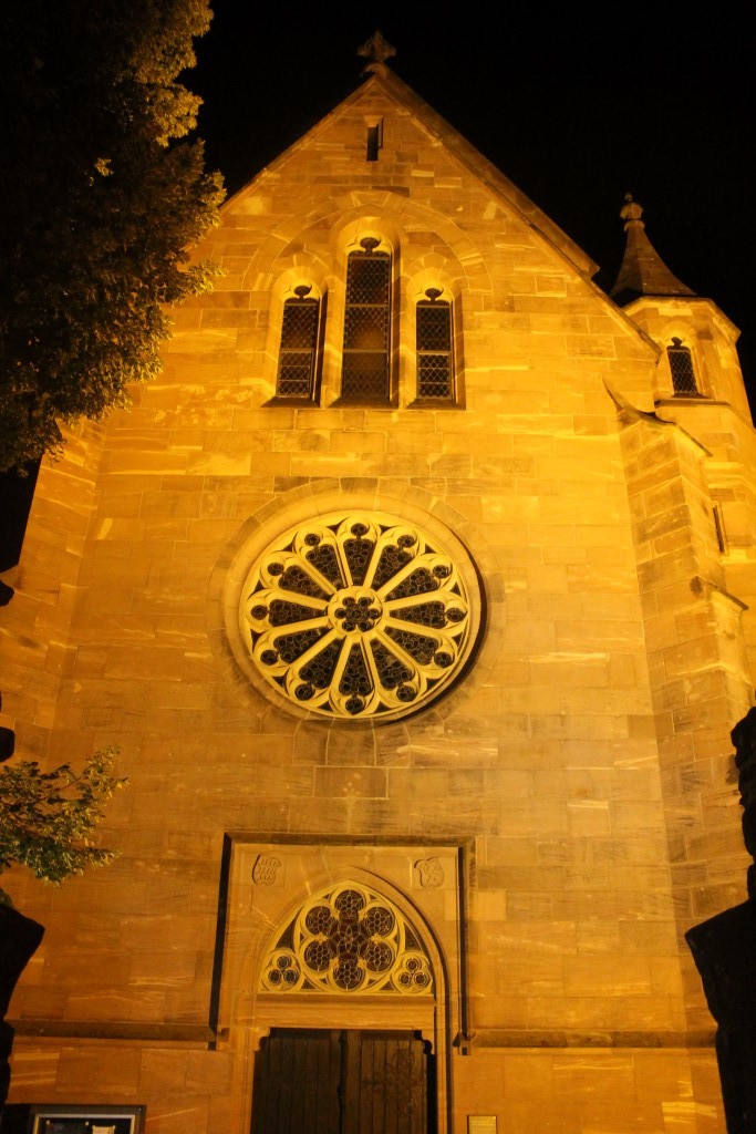 Die Klosterkapelle in der Nachtbeleuchtung.