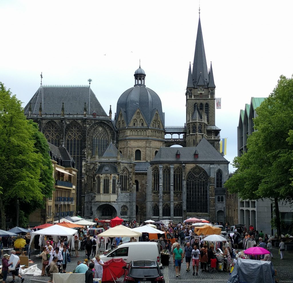Altstadt-Flohmarkt auf dem Aachener Katschof