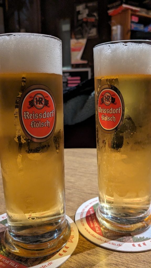 Zwei Reissdorf-Kölsch-Gläser